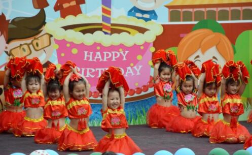 Ӣ���׶�԰־�´�԰