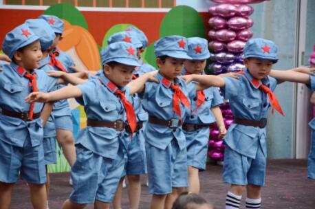 Ӣ���׶�԰־�´�԰