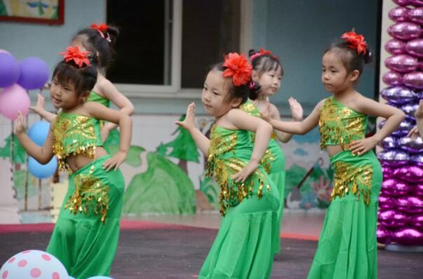 Ӣ���׶�԰־�´�԰