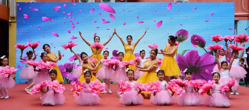 ������Ӣ���׶�԰(־��԰)