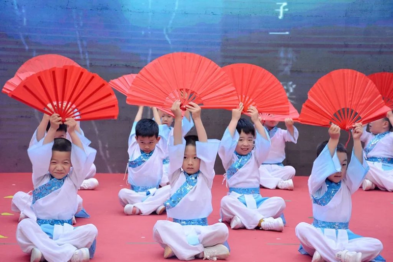 ����Ӣ���׶�԰(־��԰)