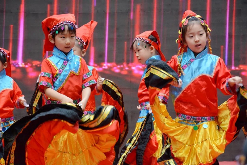 �����к�����Ӣ���׶�԰(־��԰)