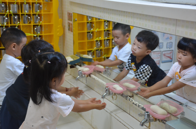 �����к�����Ӣ���׶�԰(־��԰) 