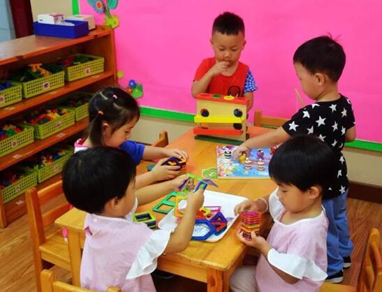 �����������𺽡�Ӣ���׶�԰��־��԰����ѧ��һ�� 